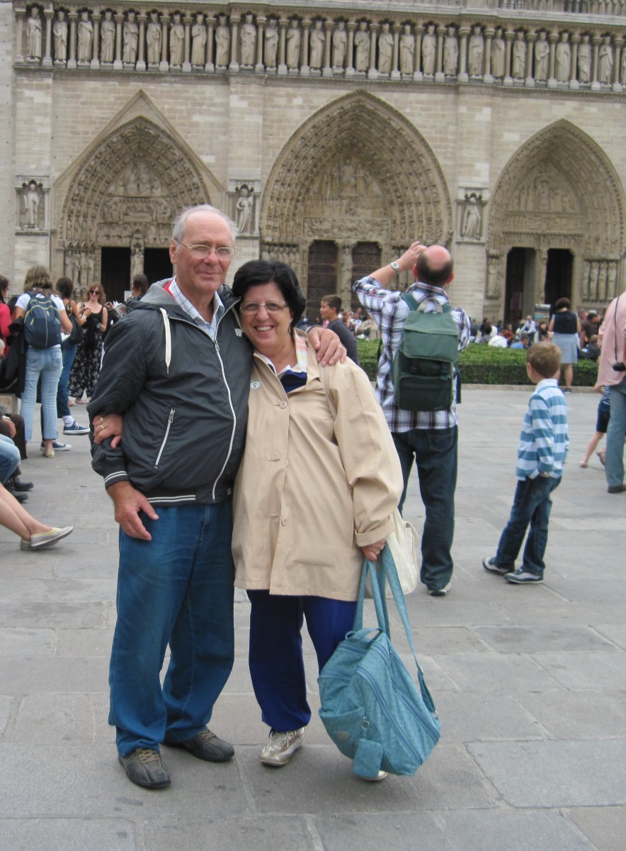 Parigi. Piazza di Notre Dame (io e mio marito) 117